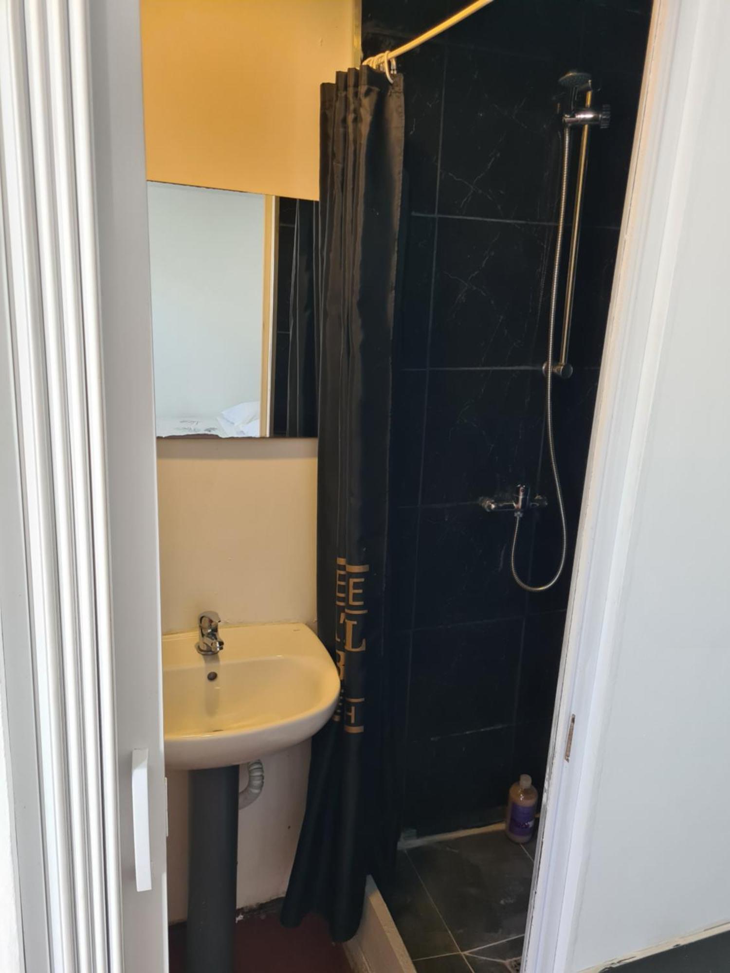 リスボン Casa Vale Ecotainerホステル エクステリア 写真