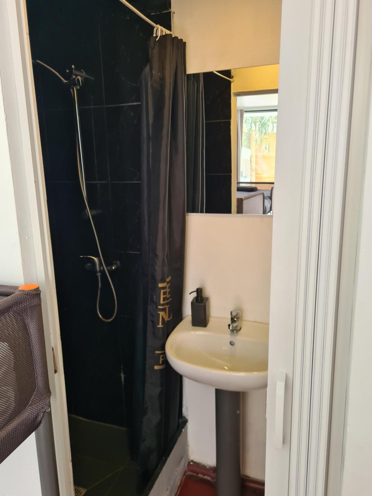 リスボン Casa Vale Ecotainerホステル エクステリア 写真