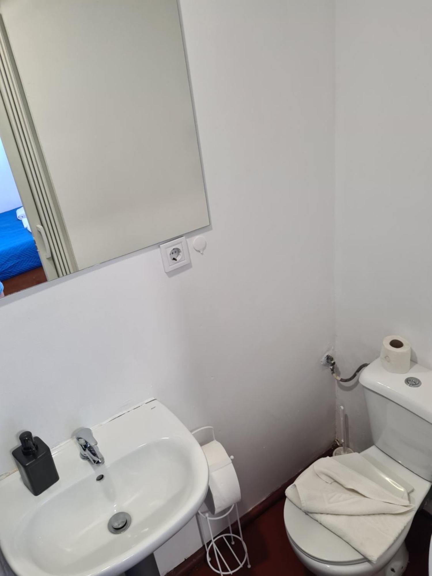 リスボン Casa Vale Ecotainerホステル エクステリア 写真